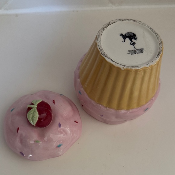 Vintage Pink Cupcake Ceramic Container - Picture 4 of 6
